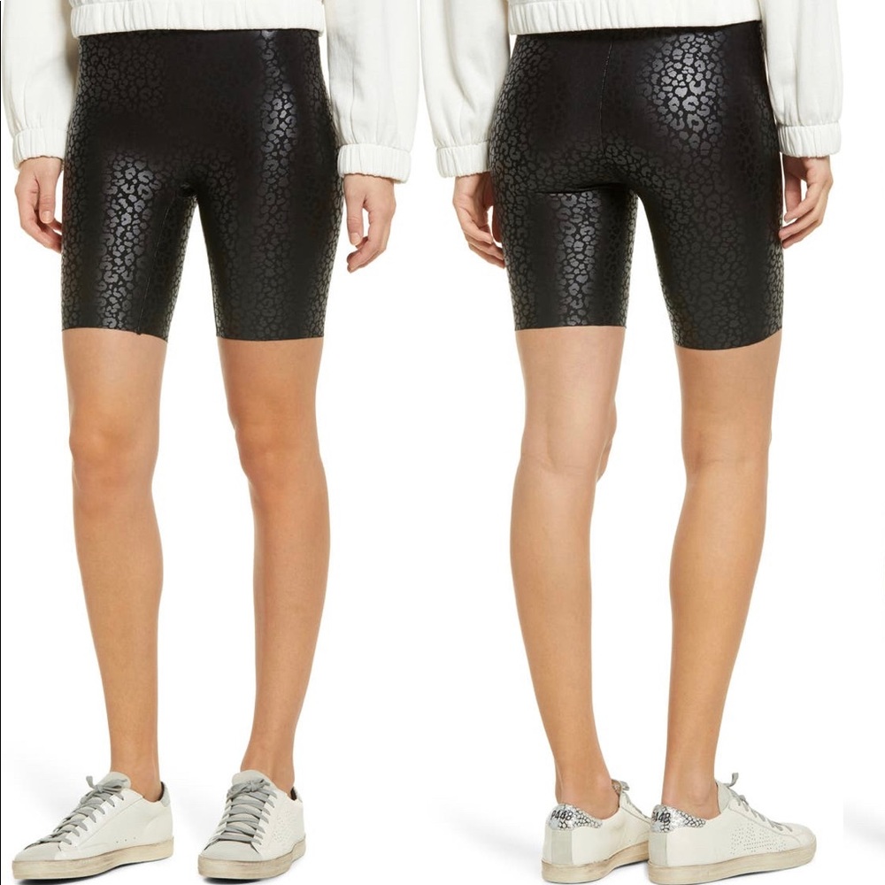 NWT Hue Sleek Effects Bike Shorts